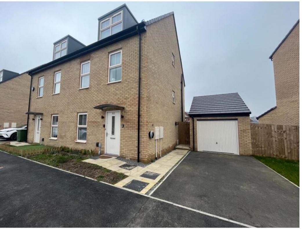 Beautiful New Family Home Leeds  Exterior foto